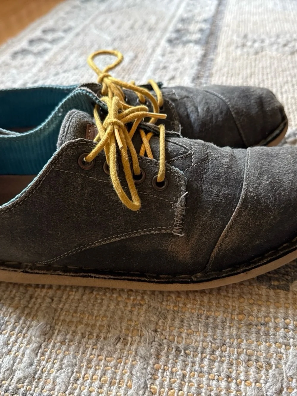 Toms gray brown